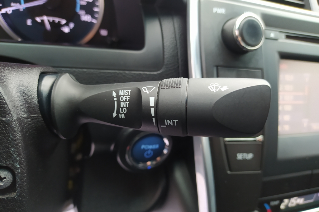 Toyota Camry HYBRID photo 13