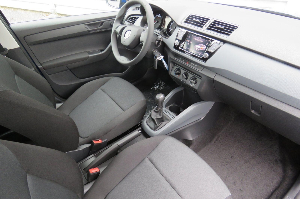 Skoda Fabia 2021 фото 7