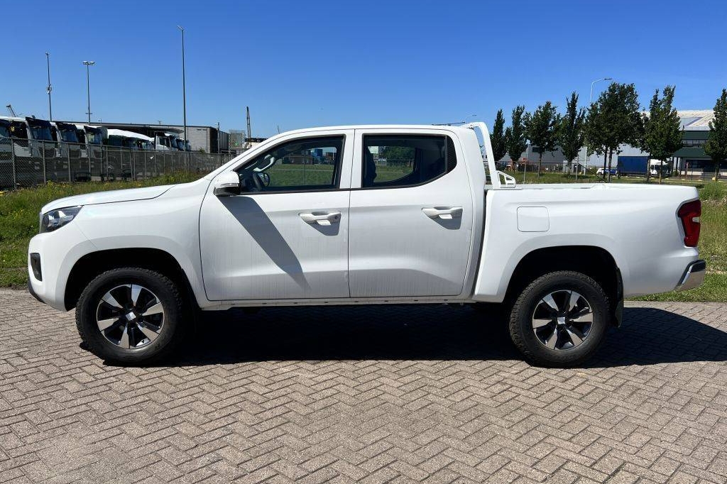 Peugeot Landtrek Double Cab 4x4 1.9L Diesel 6-Speed 2023 фото Peugeot Landtrek Double Cab 4x4 1.9L Diesel 6-Speed 2023 фото 10