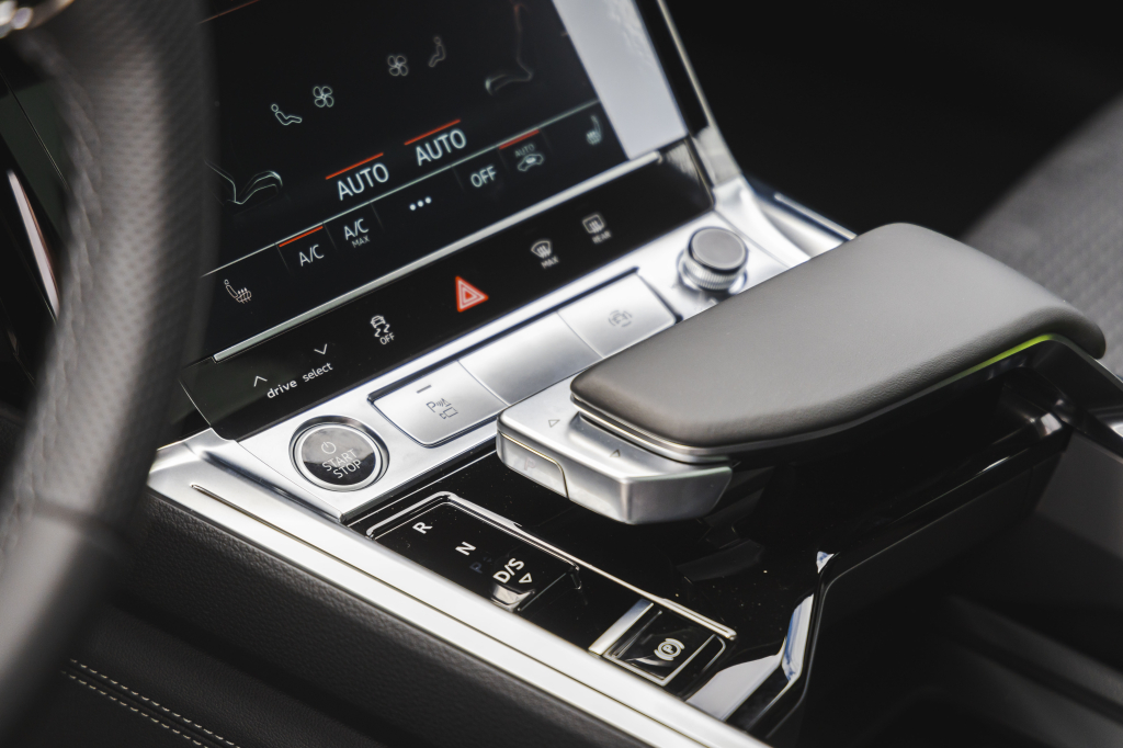 Audi Q8 Sportback e-tron 2023 photo 41