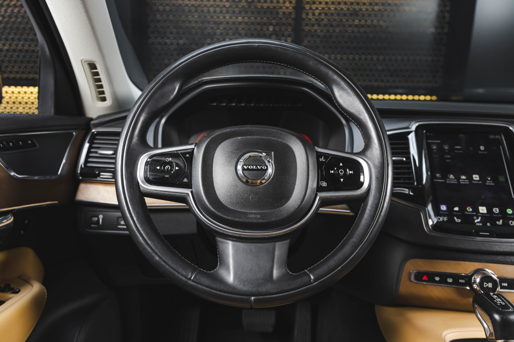 Volvo XC90 2015 фото 21