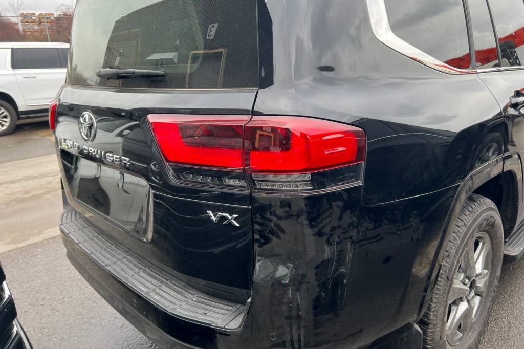 Toyota Land Cruiser 300 GUARD B6 2022 photo 6