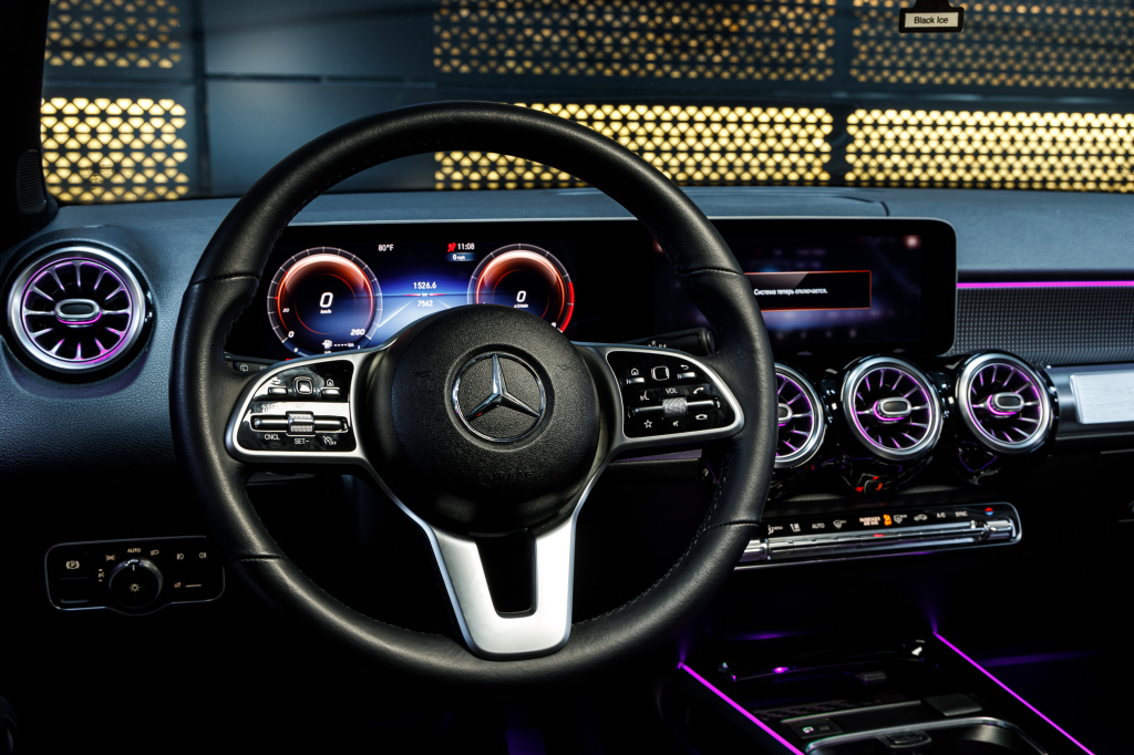 Mercedes-Benz GLB-Class 250 2020 photo 15