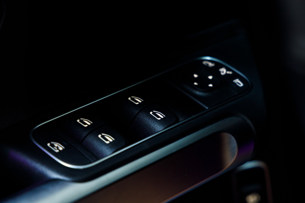 Mercedes-Benz GLB-Class 250 2020 photo 44