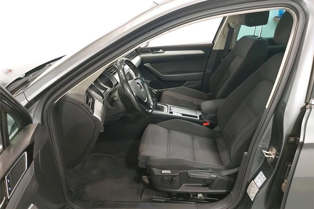 Volkswagen Passat Variant 2017 фото 1