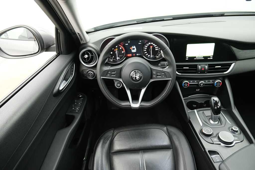 Alfa Romeo Giulia 2017 фото 3