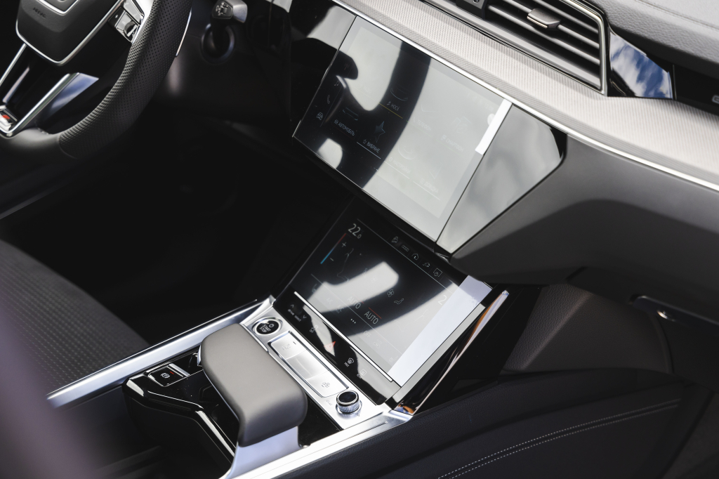 Audi Q8 Sportback e-tron 2023 photo 45