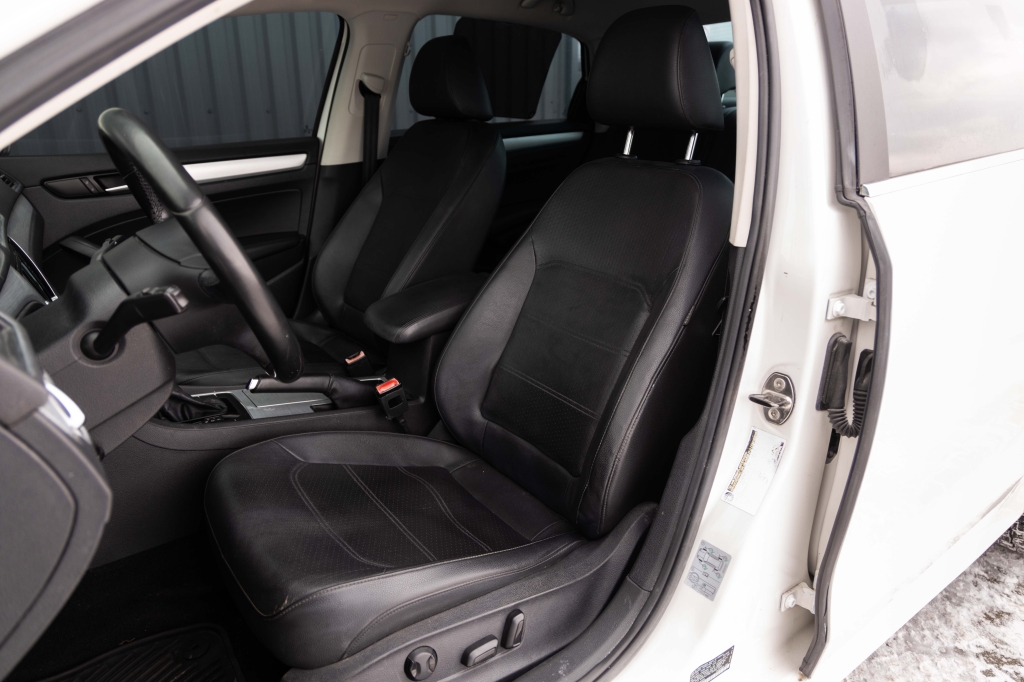 Volkswagen Passat 2012 photo 17