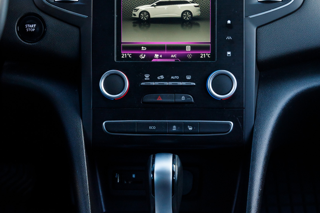 Renault Megane IV BOSE 2016 photo 19