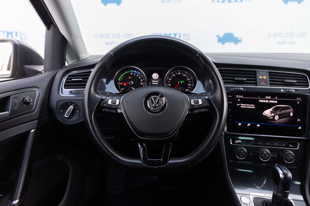 Volkswagen e-Golf 2018 фото Volkswagen e-Golf 2018 фото 17