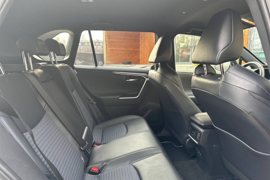 Toyota RAV4 EV Hybrid 2020 фото 17