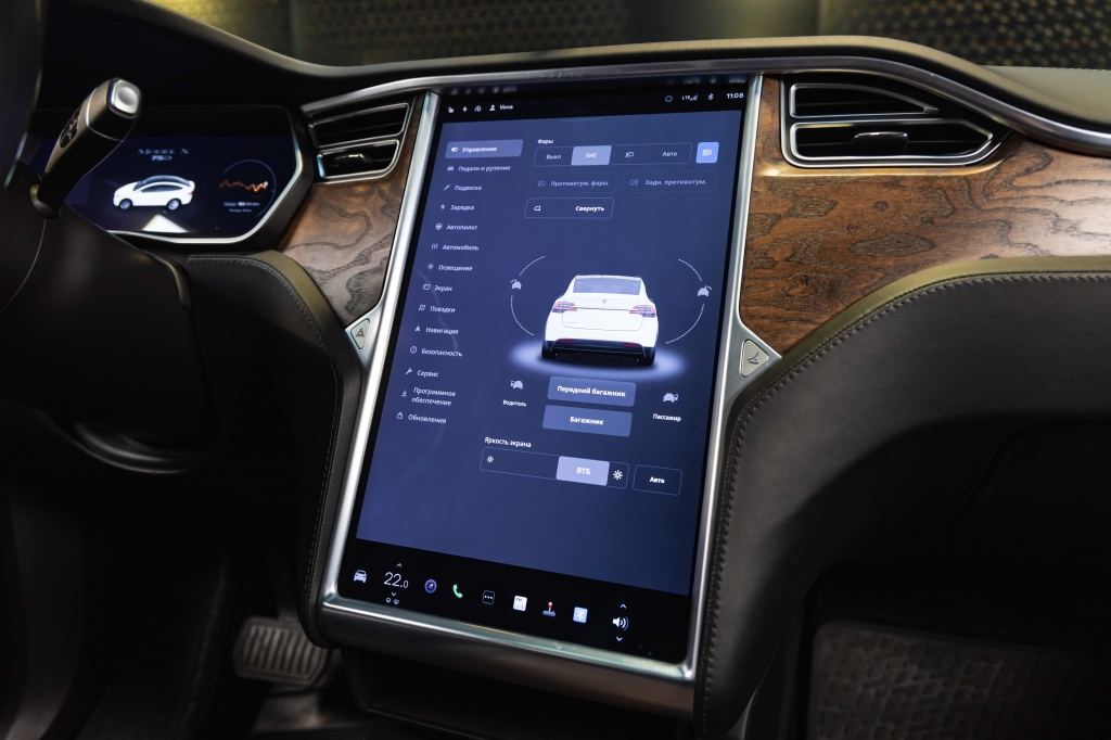 Tesla Model X 75D 2017 фото Tesla Model X 75D 2017 фото 28