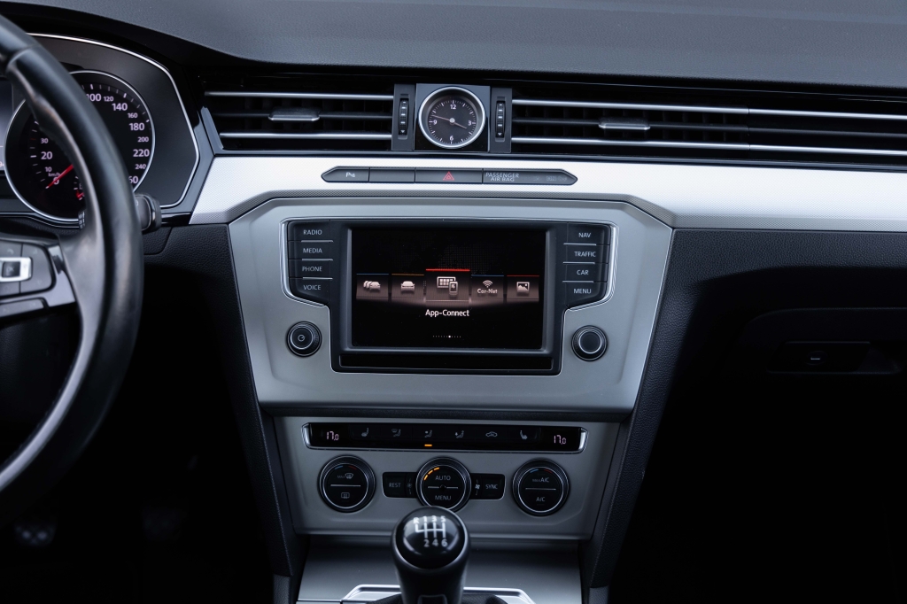 Volkswagen Passat B8 2015 фото Volkswagen Passat B8 2015 фото 25