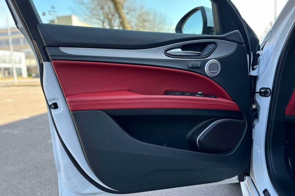 Alfa Romeo Stelvio 2021 photo 9