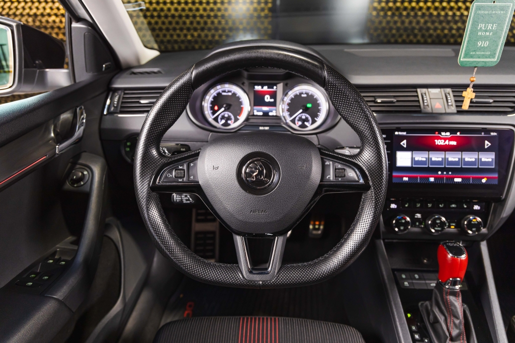 Skoda Octavia 2018 фото 24