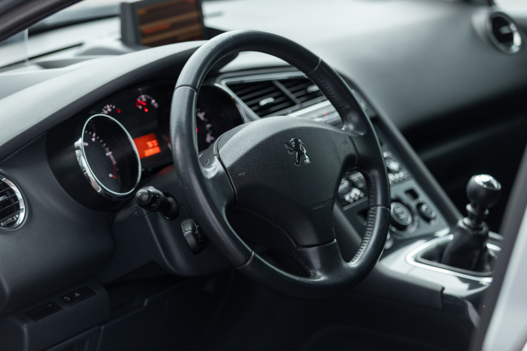 Peugeot 5008 2010 photo 23