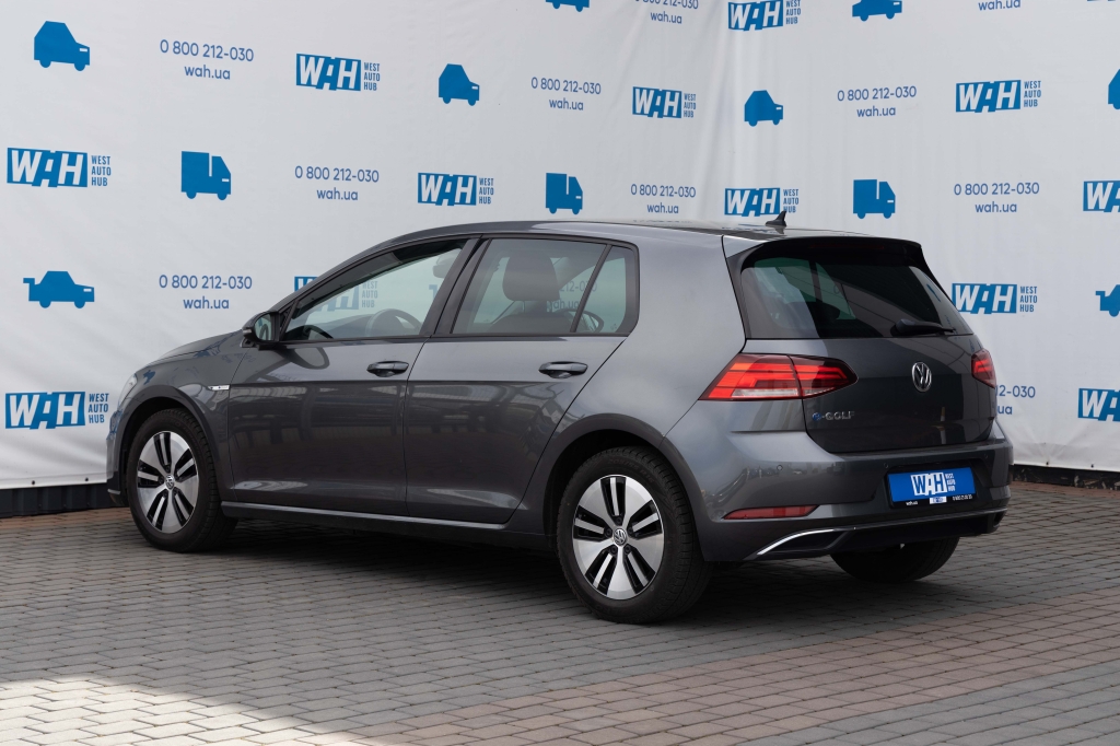 Volkswagen e-Golf 2018 фото Volkswagen e-Golf 2018 фото 8