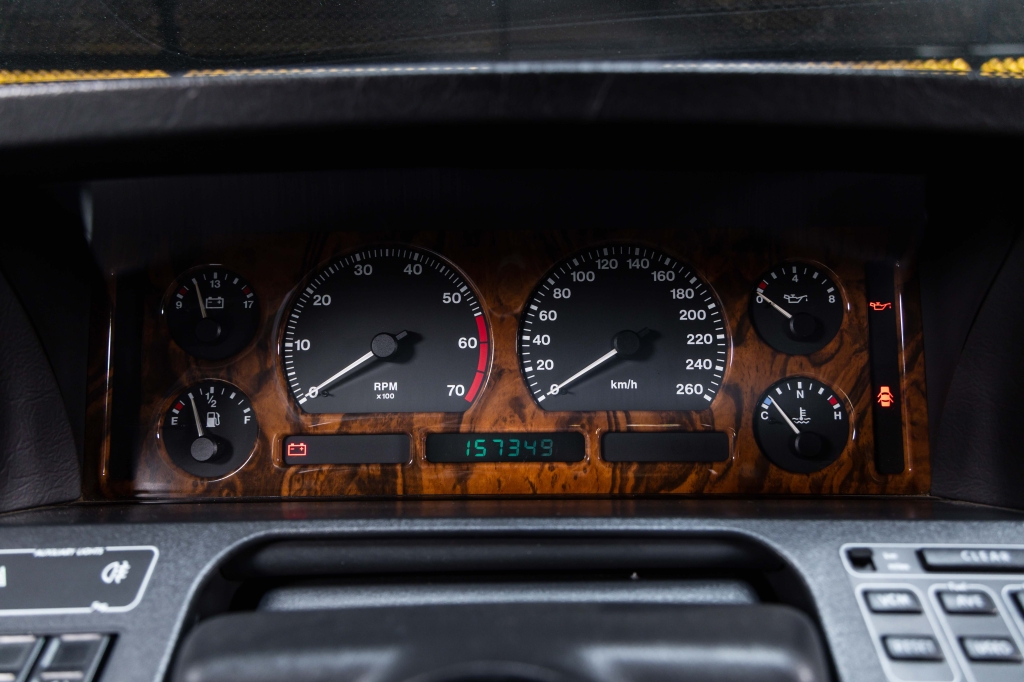 Jaguar XJ 1993 фото Jaguar XJ 1993 фото 32