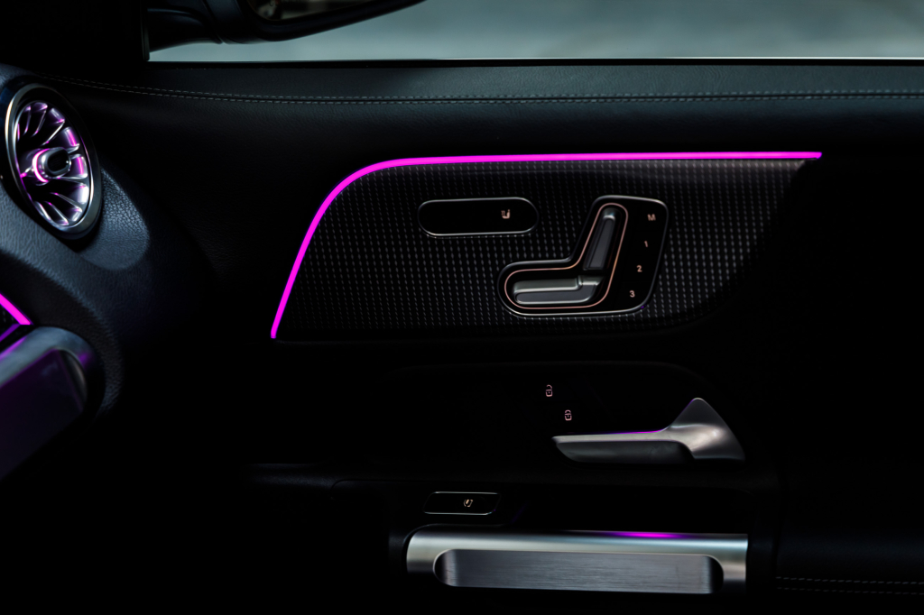 Mercedes-Benz GLB-Class 250 2020 photo 21