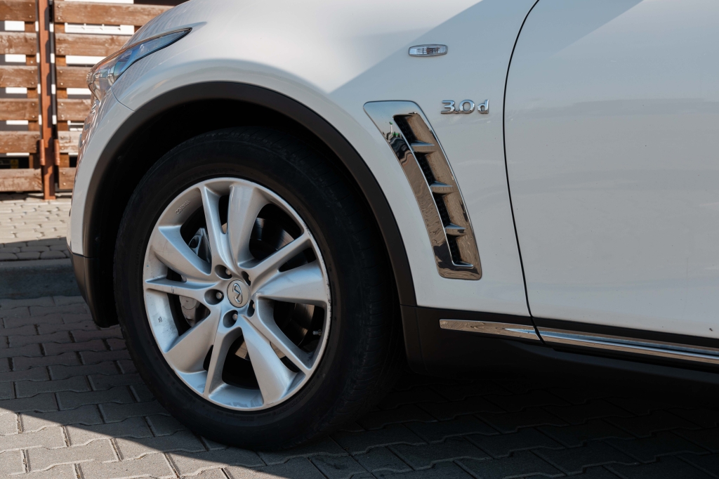 Infiniti QX70 2015 фото 12