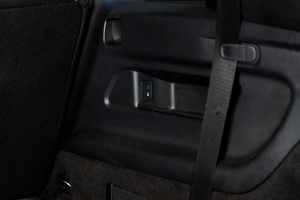 Mercedes-Benz GLB-Class 250 2020 photo 47