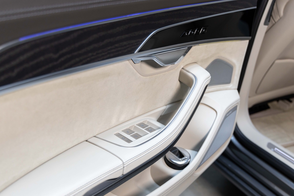 Audi A8 L 2018 фото Audi A8 L 2018 фото 35