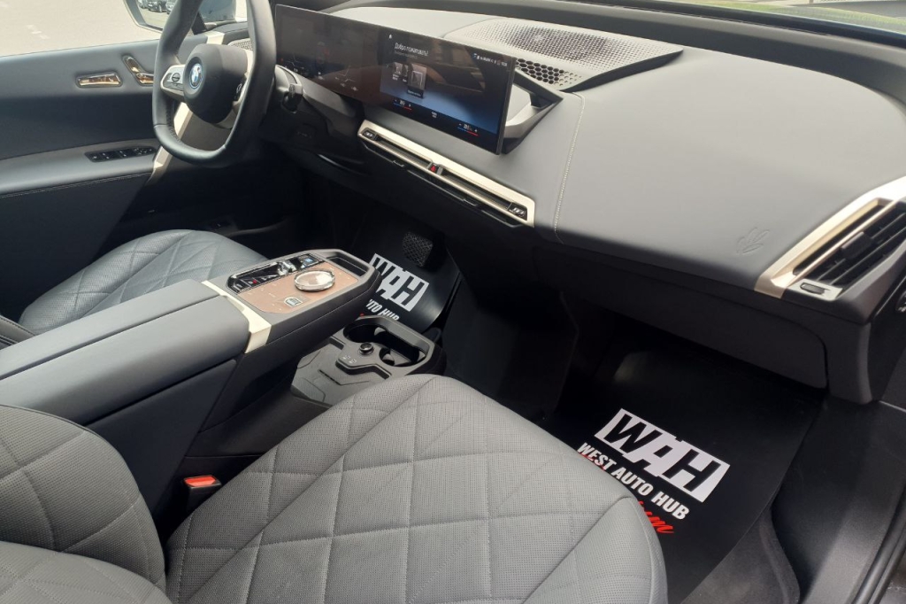 BMW iX M60 2022 фото 15