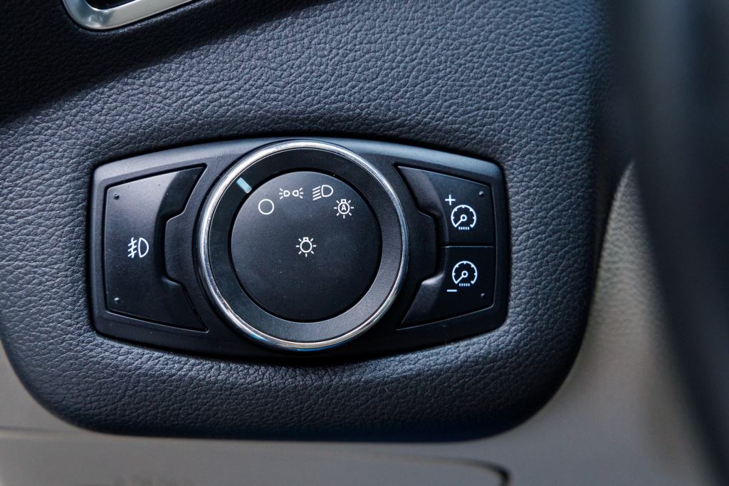 Ford C-Max Hybrid фото 12