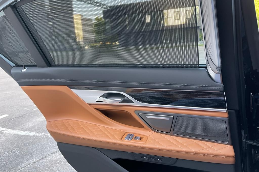 BMW 760 Long XDrive 2022 фото 14