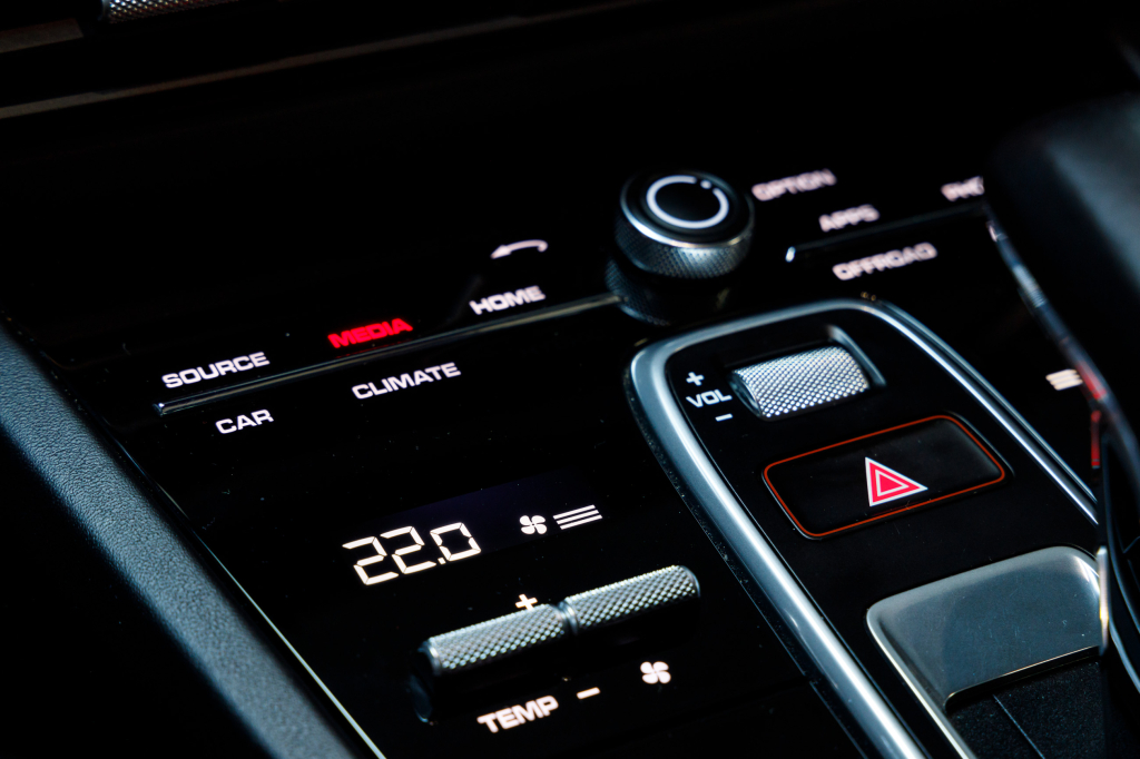 Porsche Cayenne 2018 фото 31