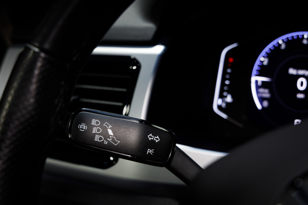 Volkswagen Atlas Cross Sport SEL Premium R-Line 2021 photo 29