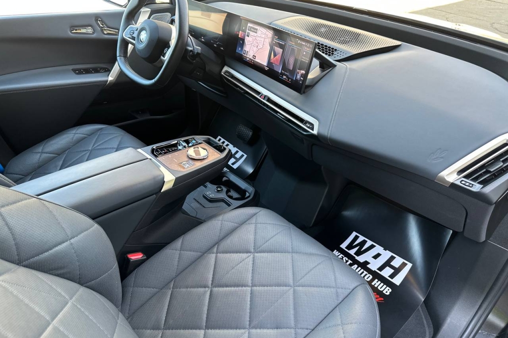 BMW iX M60 2022 фото 15