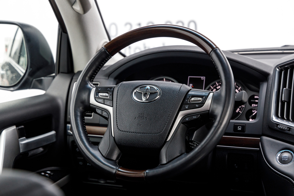 Toyota Land Cruiser 200 2018 photo 31