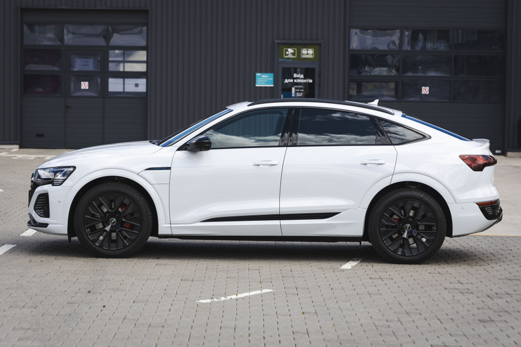 Audi Q8 Sportback e-tron 2023 photo 16