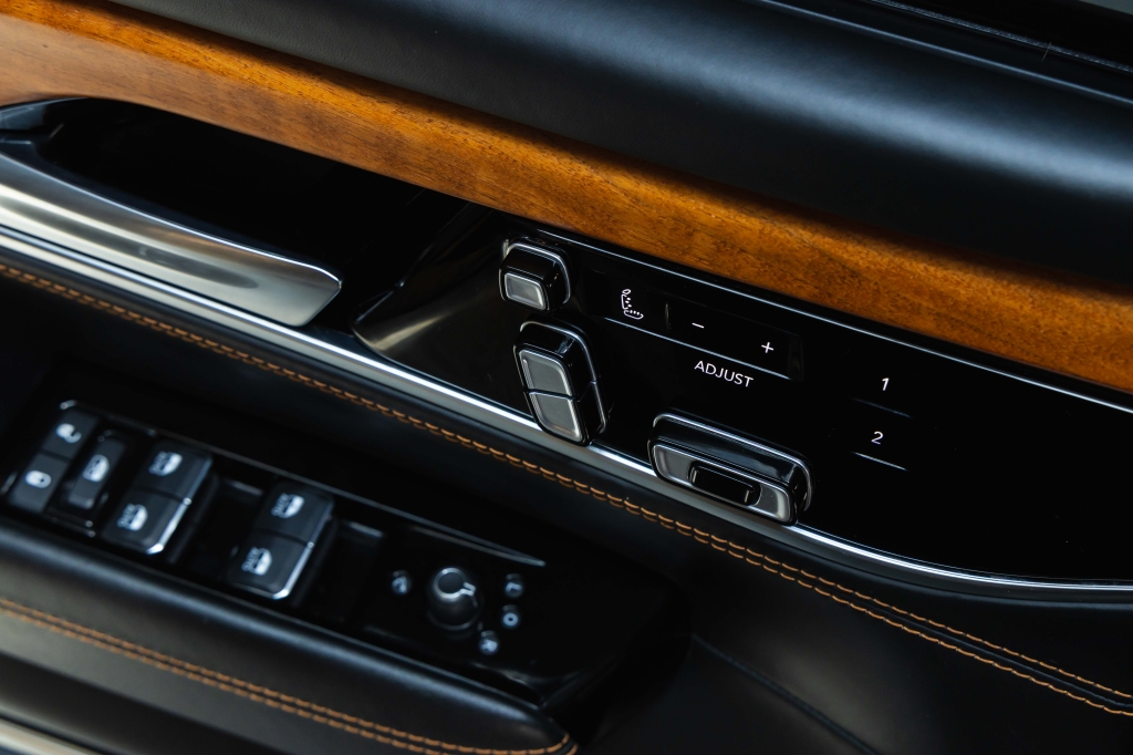 Jeep Grand Wagoneer 2022 фото Jeep Grand Wagoneer 2022 фото 32