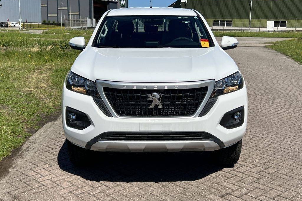 Peugeot Landtrek Double Cab 4x4 1.9L Diesel 6-Speed 2023 фото Peugeot Landtrek Double Cab 4x4 1.9L Diesel 6-Speed 2023 фото 3