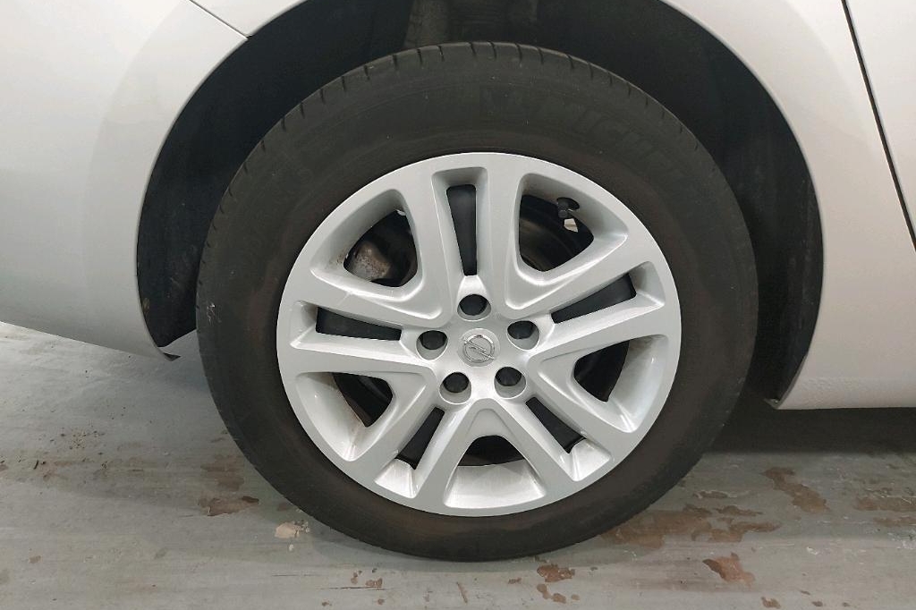 Opel Astra Sports Tourer 2016 photo 23