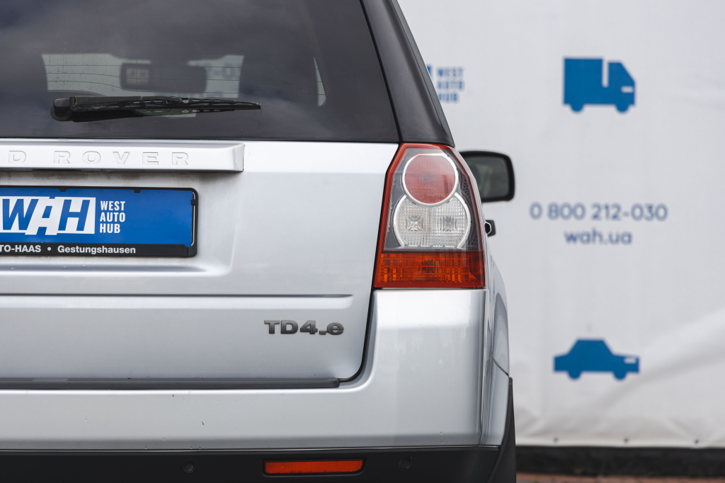 Land Rover Freelander 2010 photo 9