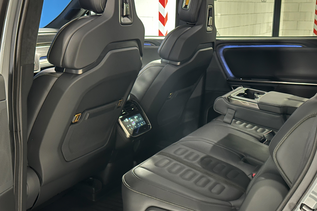 Rivian R1S 2023 photo 25