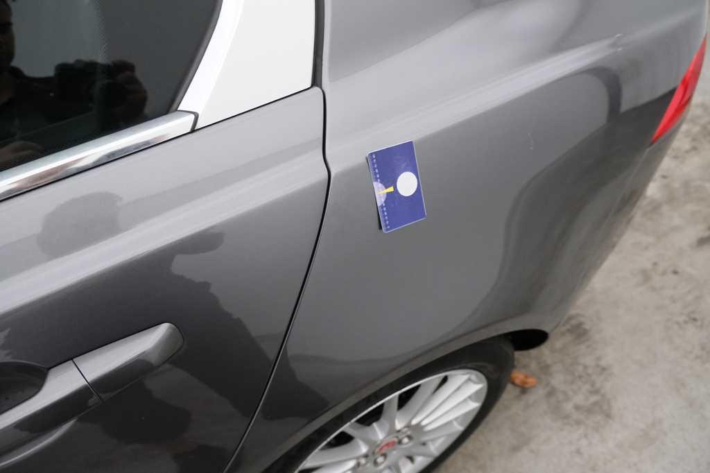 Jaguar XE 2015 photo 58