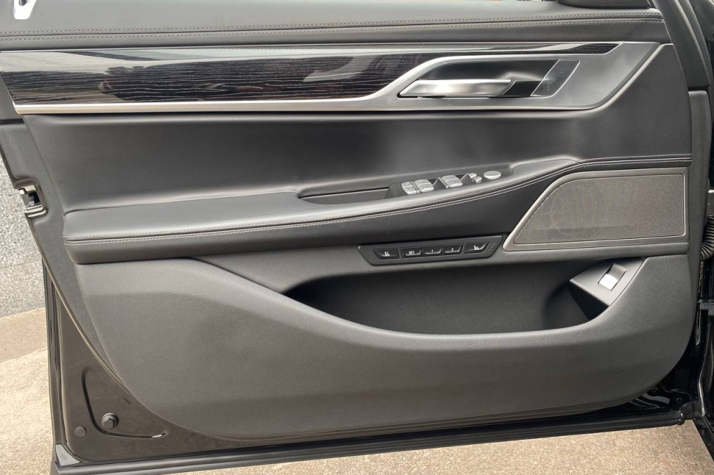 BMW 740 xDrive 2019 фото 8