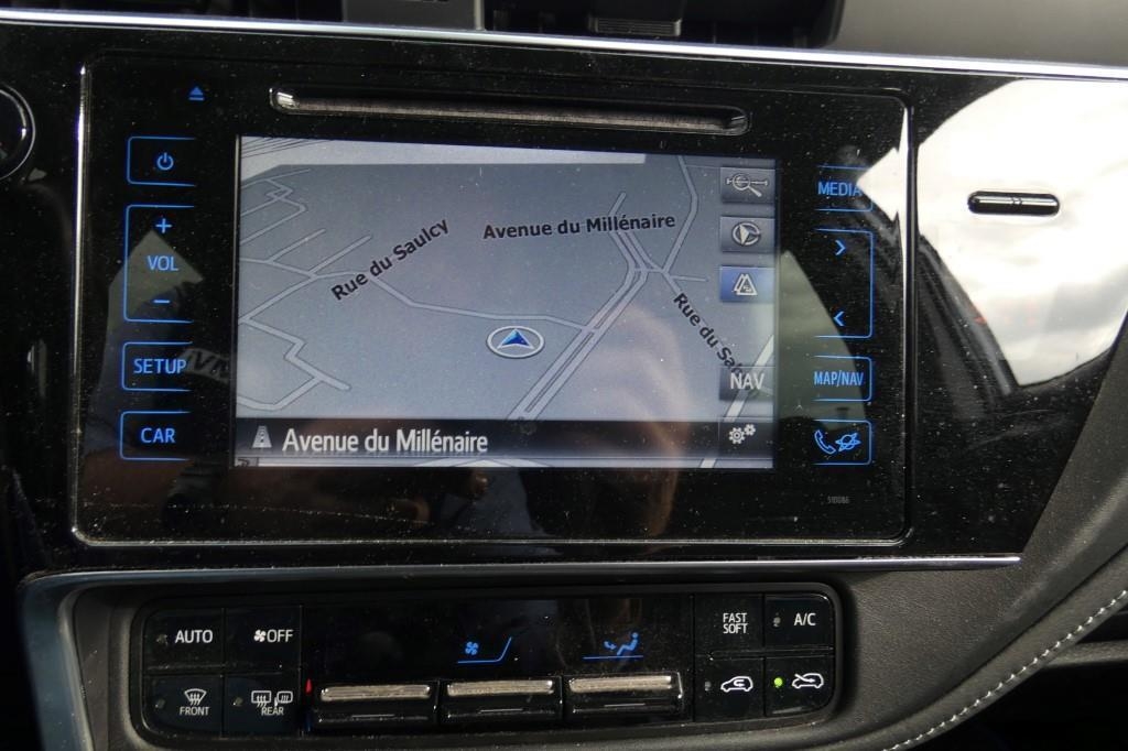 Toyota Auris 2016 фото 3