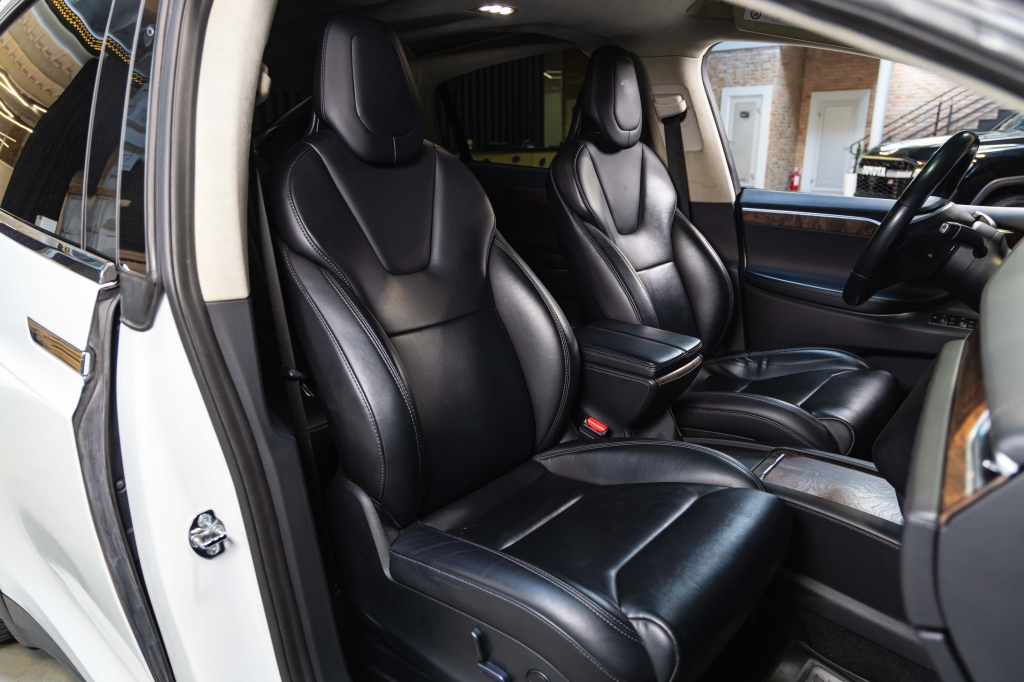 Tesla Model X 75D 2017 фото Tesla Model X 75D 2017 фото 32