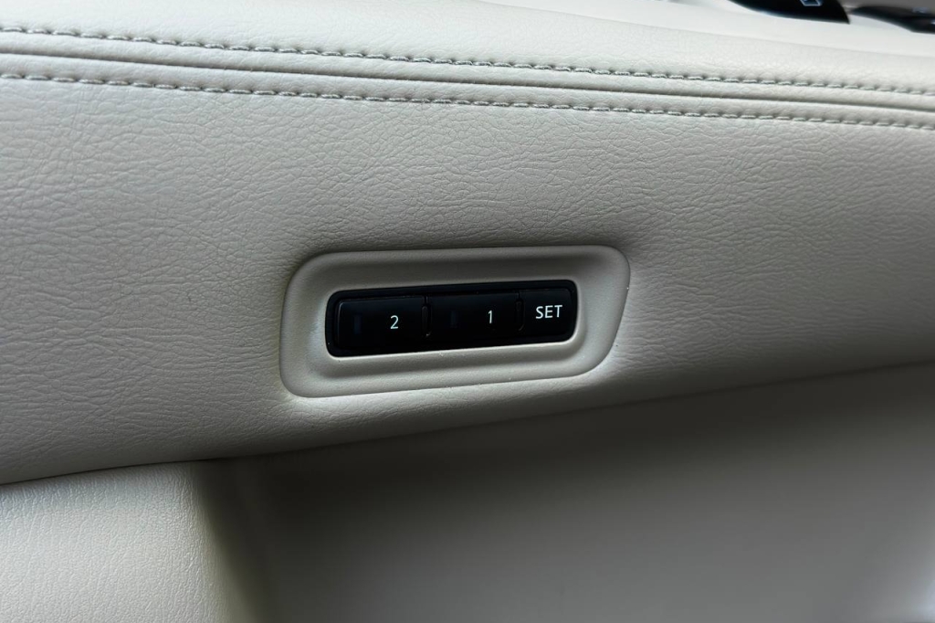 Nissan Pathfinder 2015 фото Nissan Pathfinder 2015 фото 10