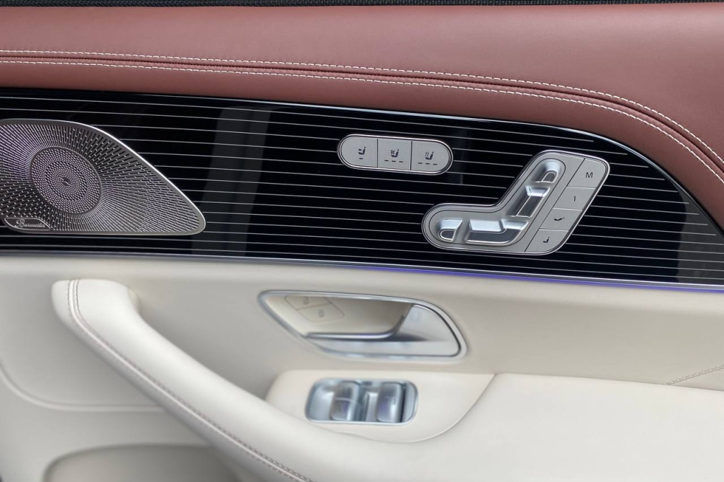 Mercedes-Benz Maybach GLS 600 2021 photo 19