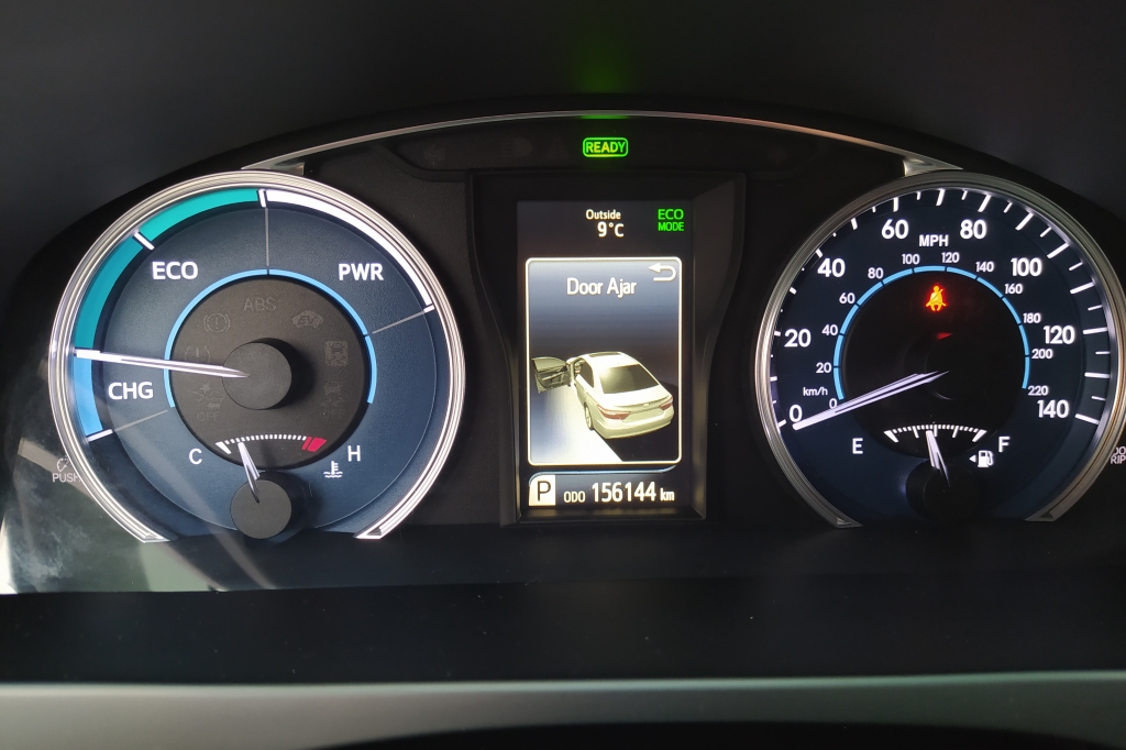 Toyota Camry HYBRID photo 9