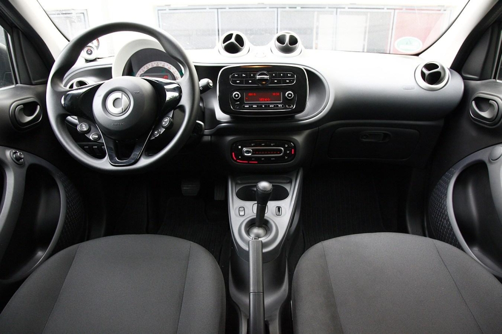 Smart Forfour 2018 photo 1