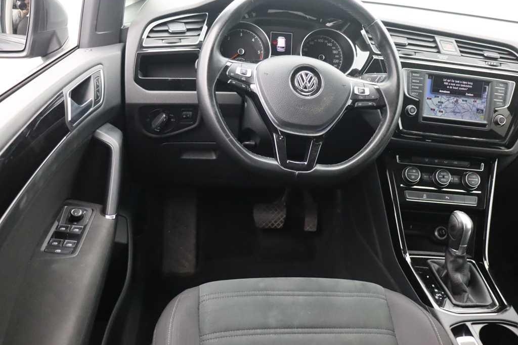 Volkswagen Touran 2017 фото 6