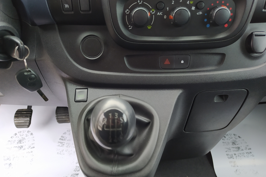 Opel Vivaro фото 18