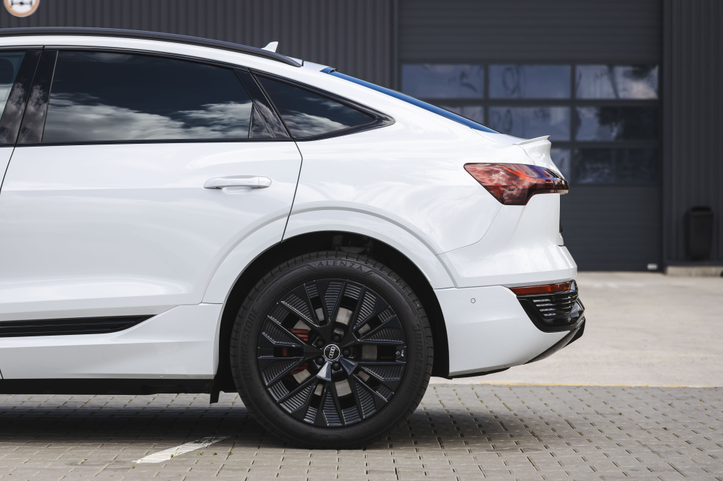 Audi Q8 Sportback e-tron 2023 photo 18